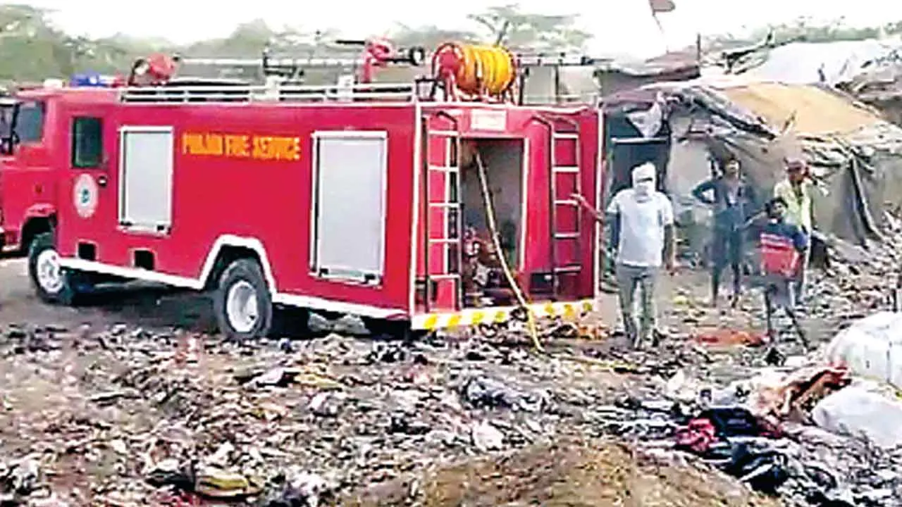 कूड़ा डंपिंग ग्राउंड में लगी आग, बड़ा हादसा टला