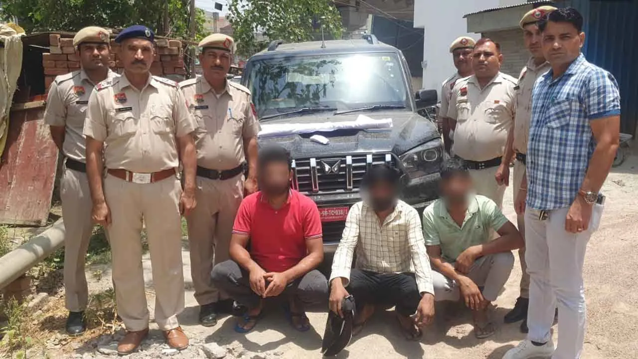 दूध विक्रेता की बाइक जलाने, मारपीट व लूटपाट के तीन आरोपी गिरफ्तार