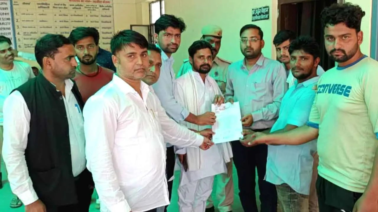 नीट परीक्षा परिणाम को लेकर कांग्रेसियों का प्रदर्शन, सौंपा ज्ञापन