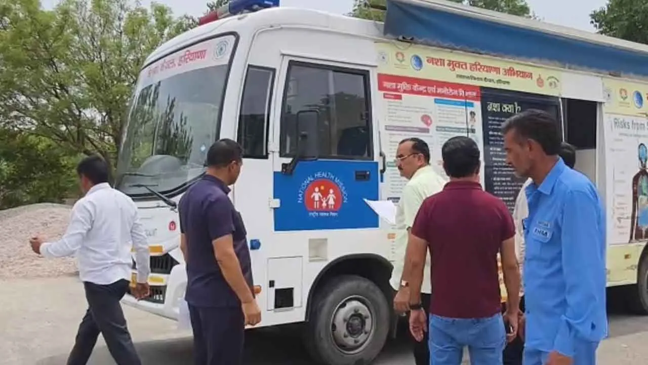 सीएम फ्लाइंग ने नागरिक अस्पताल कैथल में पहुँच एम्बुलेंस का रिकॉर्ड किया चेक