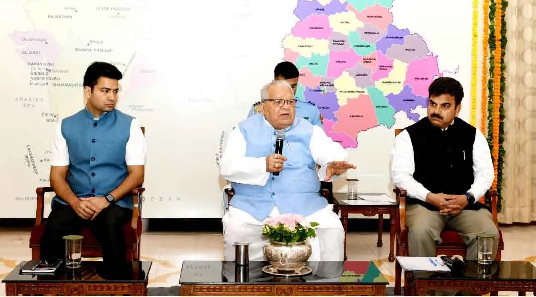 अधिकारों के साथ कर्तव्यों के प्रति भी रहें सजग : राज्यपाल