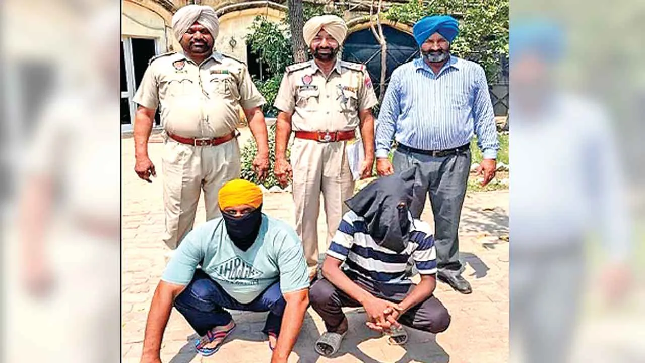 अपराध: बैंक अधिकारी से लूटपाट मामले में दो आरोपी गिरफ्तार