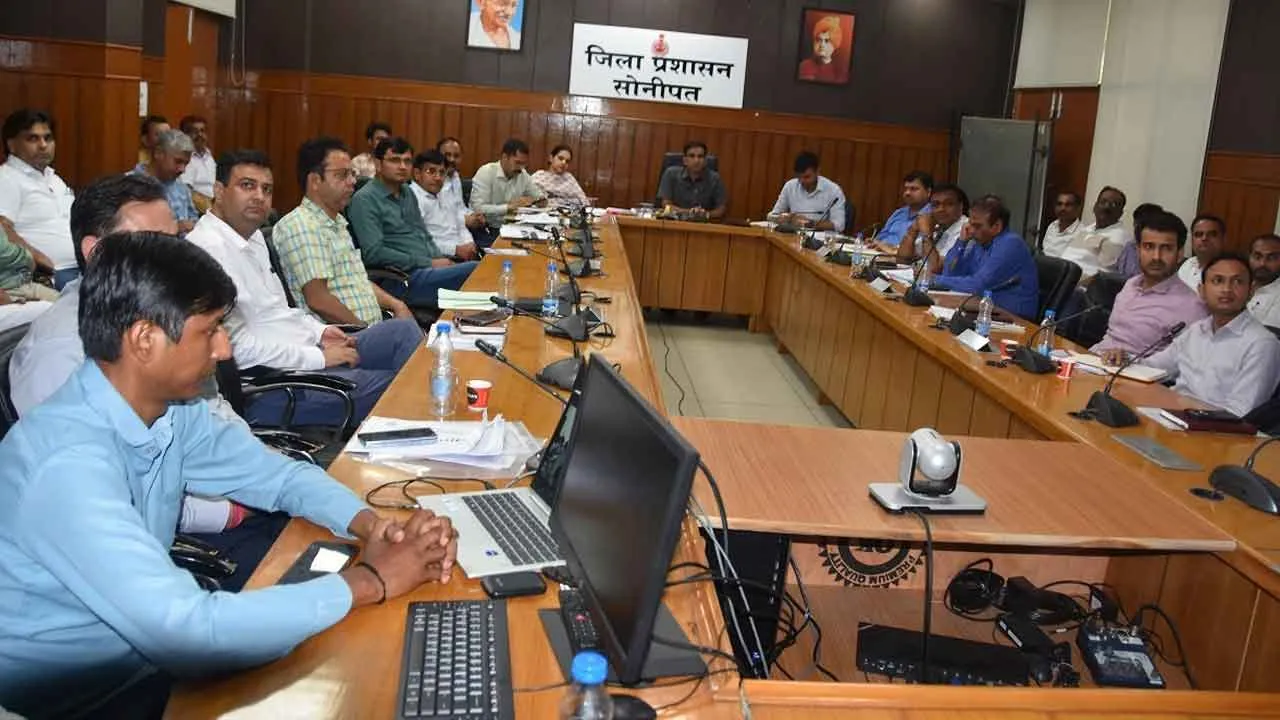 ड्रेनों और तालाबों की सफाई का कार्य भी तुरंत प्रभाव से किया जाए पूरा- मनोज कुमार