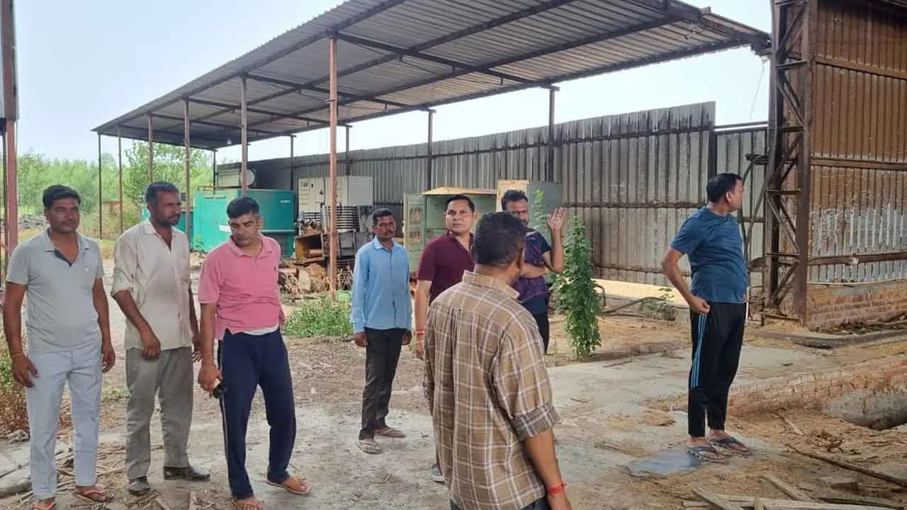 हड़ोली में बंद पड़ी प्लाईवुड फैक्ट्री में डकैती, पांच नकाबपोश बदमाशों ने बंधक बनाकर चौकीदारों को पीटा, 4 घंटे फैक्ट्री में रहकर ले गए कीमती सामान