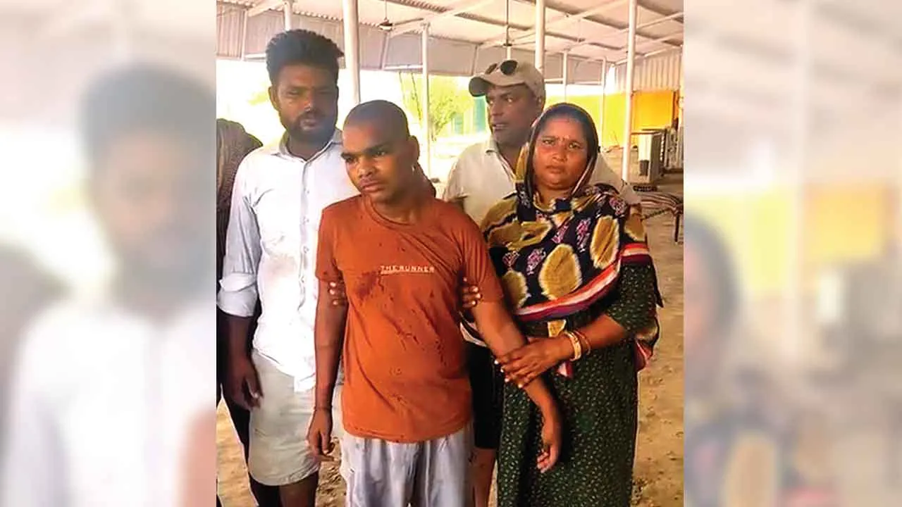 गुम हुए बेटे से मिलने के लिए तड़प रही थी मां, डेरा श्रद्धालुओं ने मिलवाया, मां बोली मेरे लिए फरिश्ते हो आप