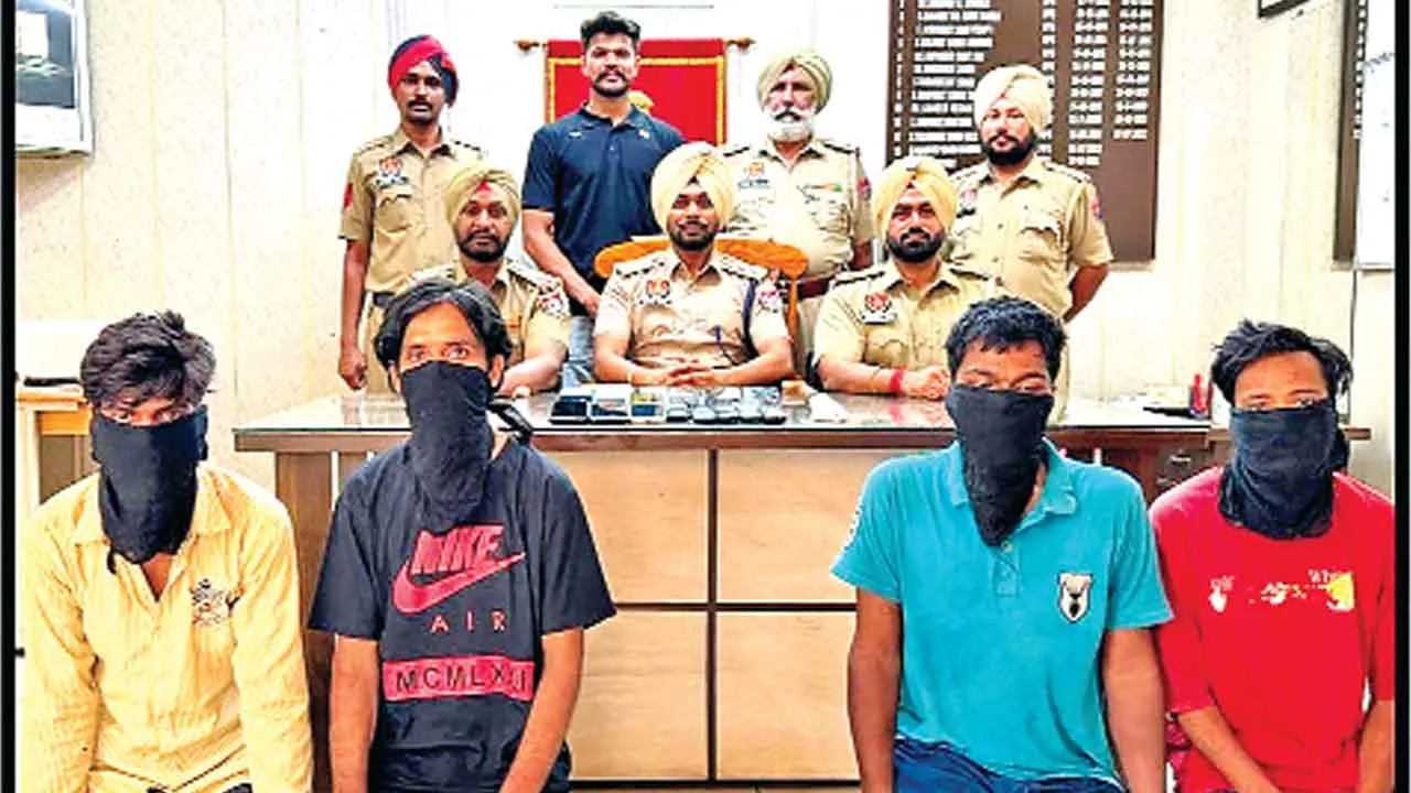 लूटपाट व डकैती गिरोह के चार सदस्य गिरफ्तार, आधा दर्जन एक्टिवा बरामद