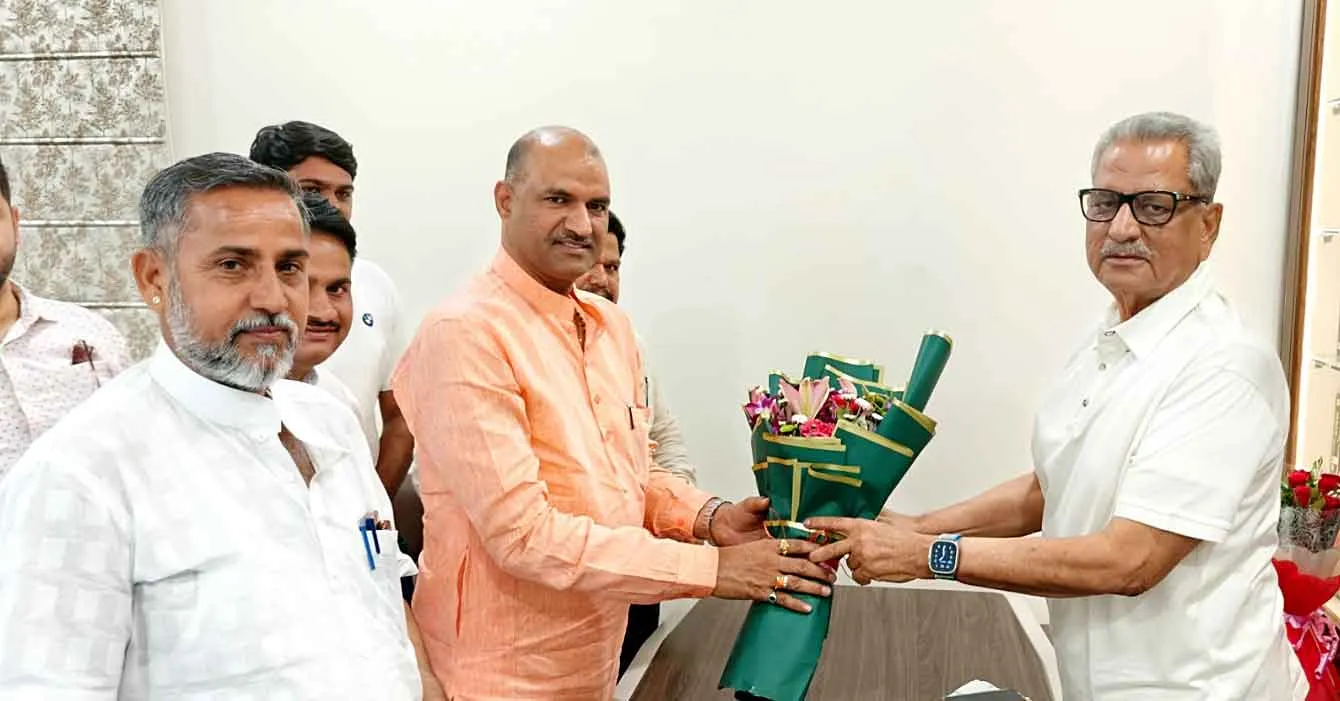 प्रदेश अध्यक्ष सीपी जोशी ने ओमप्रकाश माथुर की कुशलक्षेम पूछी