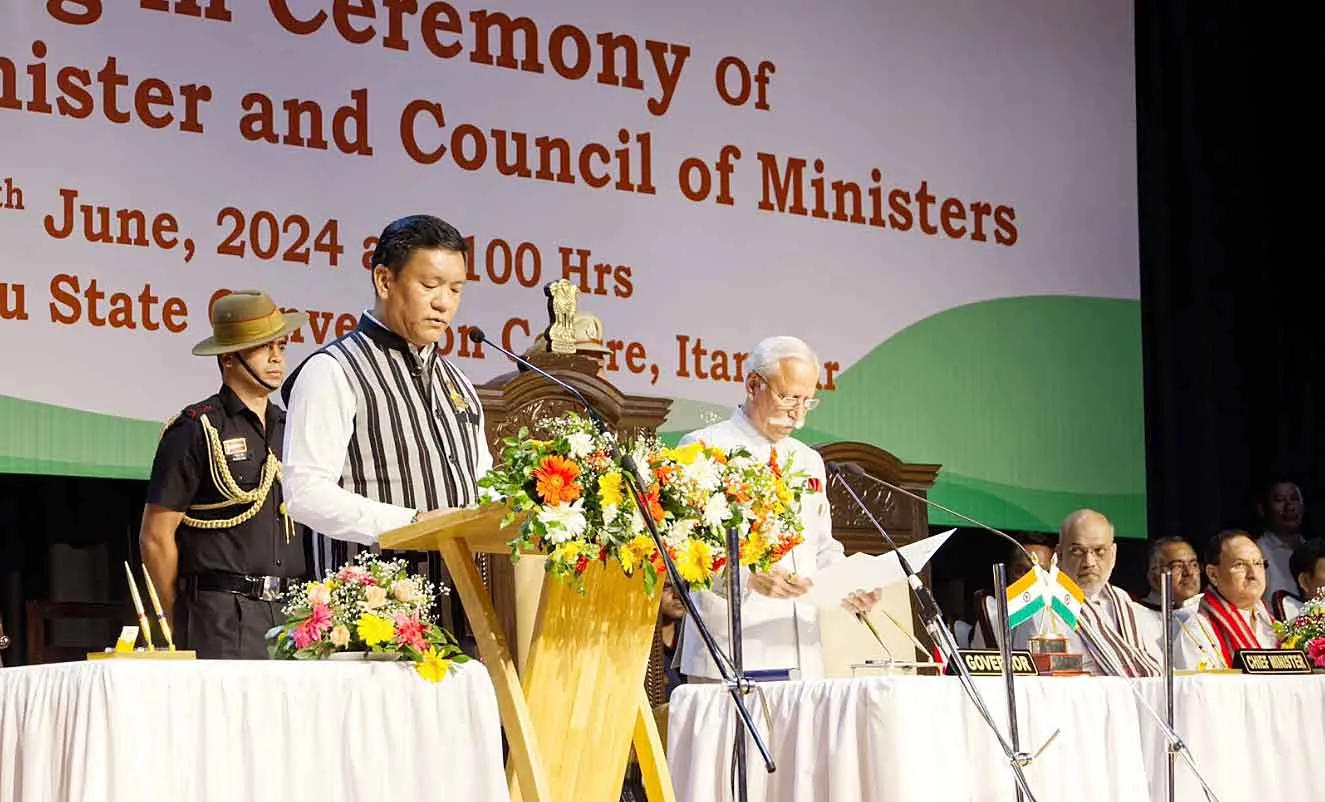 Pema Khandu takes oath as CM: 11 मंत्रियों के साथ ली पेमा खांडू ने तीसरी बार अरूणाचल के सीएम के रूप में शपथ