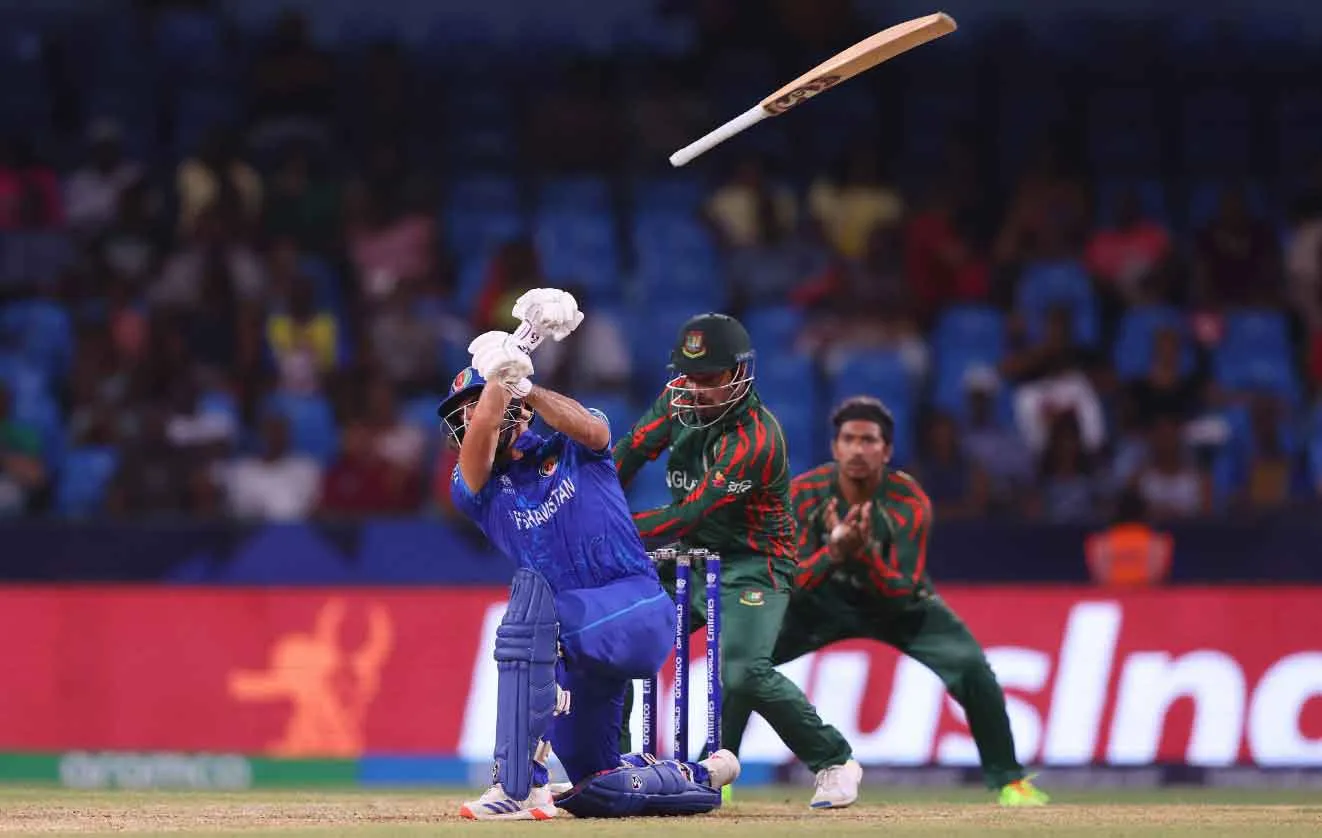 AFG vs BAN: …जब राशिद खान बौखला गए और अपने साथी पर बल्ला फेंक कर दे मारा! जानें क्यों?