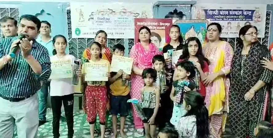 सभ्यता व संस्कृति से रूबरू हो रहे बच्चे