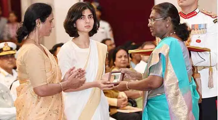 ‘Next of Kin’ Policy : शहीद कैप्टन के माता-पिता ने कहा- ‘‘पत्नी को अधिकांश अधिकार, हमारे पास क्या?’’