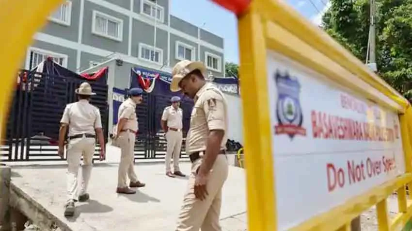 Social Media News : पुलिस को इंस्टाग्राम रील पोस्ट करने पर मिली चेतावनी!