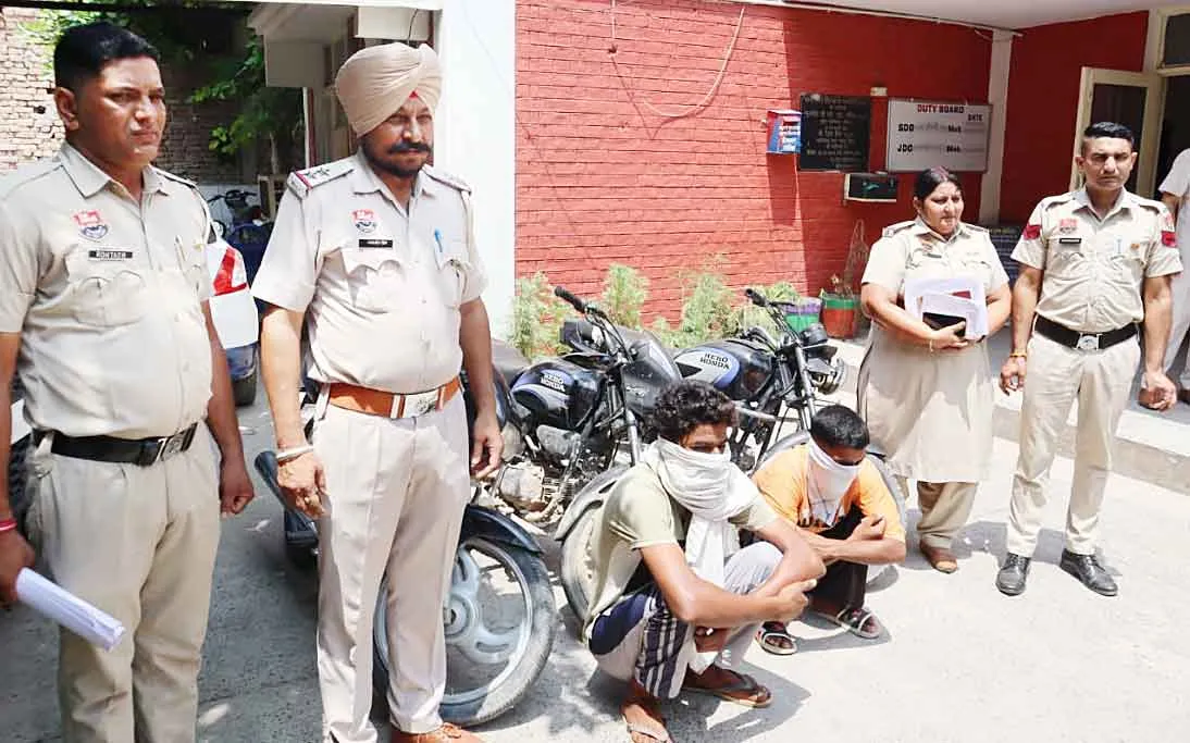 मोटरसाइकिल चोर गिरोह का “पर्दाफाश” दो काबू, नशे की पूर्ति के लिए करते थे वारदात