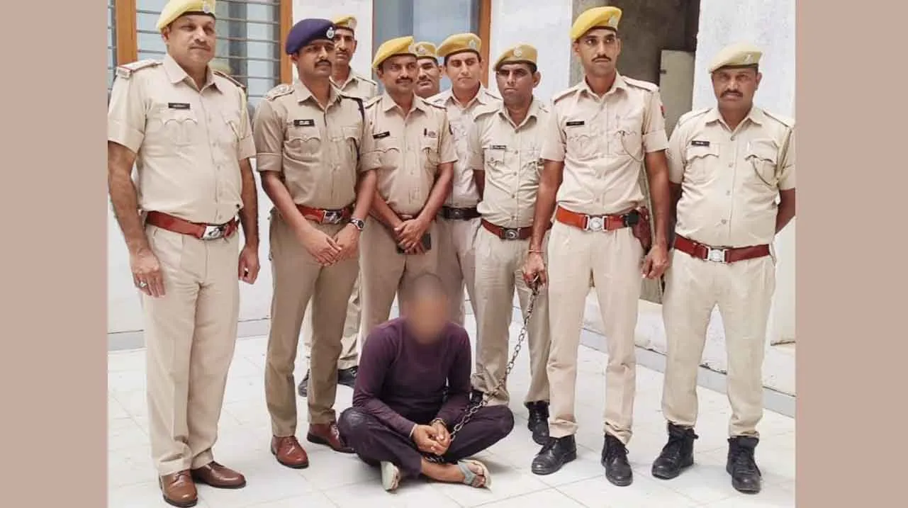 Blind Murder : बेटे ने ही की थी रात को घर के आंगन में सो रहे बुजुर्ग की हत्या, गिरफ्तार