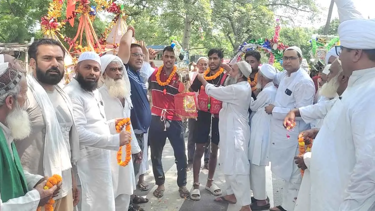 Kanwar Yatra: स्याना में देखने को मिली गंगा जमुनी तहजीब