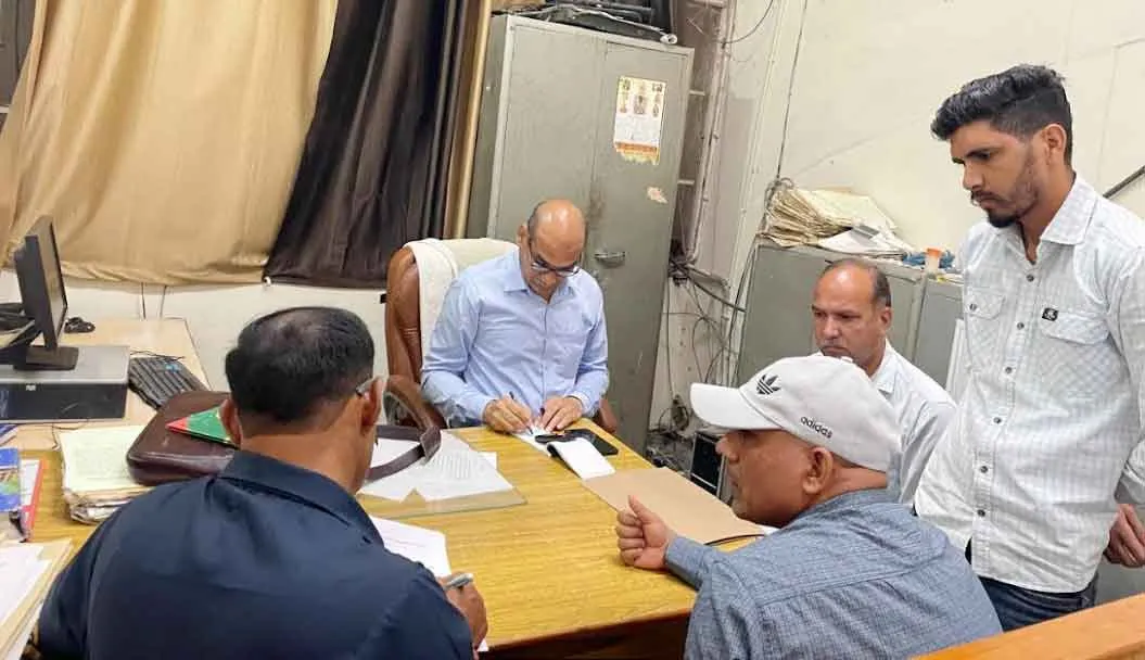 CM Flying Raid : सीएम फ्लाइंग ने की एचएसवीपी ऑफिस में रेड, पेंडिंग मिली 29 सीएम विंडो