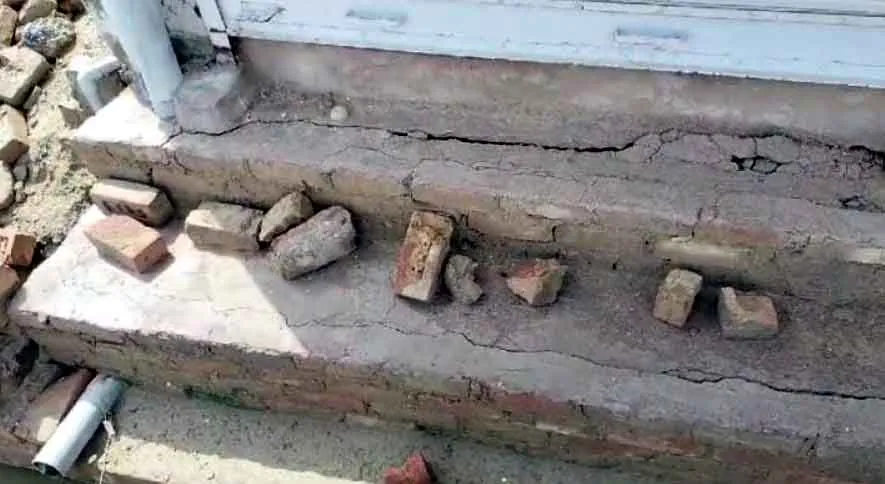 Irregularities in Construction Work : दुकान-मकान के अण्डरग्राउंड में घुसा पानी, दीवारों में आई सीलन