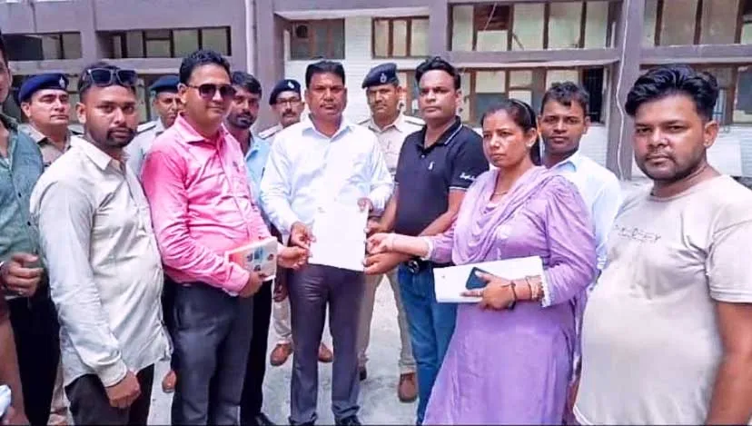 हरियाणा कौशल रोजगार निगम लिमिटेड के कर्मचारियों ने शहर में किया रोष प्रदर्शन, मुख्यमंत्री के नाम सौंपा ज्ञापन