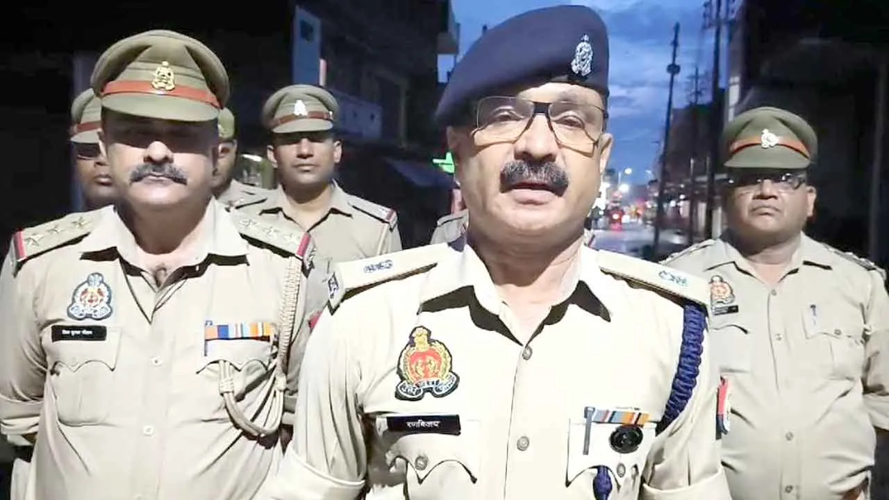 डिवाइडर से टकराकर ऑटो पलटा, सास बहू की मौत