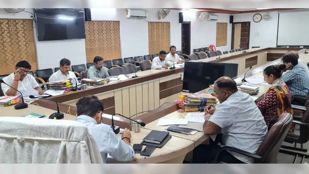 कृषक दुर्घटना कल्याण योजना के तहत हुई जिलास्तरीय समिति की बैठक