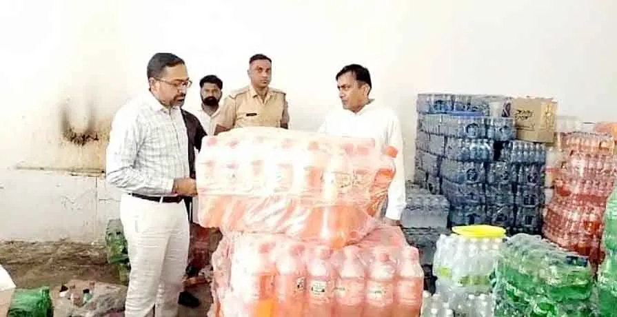 Food Safety Team Raid : खाद्य सुरक्षा दल की सख्त कार्रवाई, एक्सपायरी डेट की कोल्ड ड्रिंक नष्ट करवाई