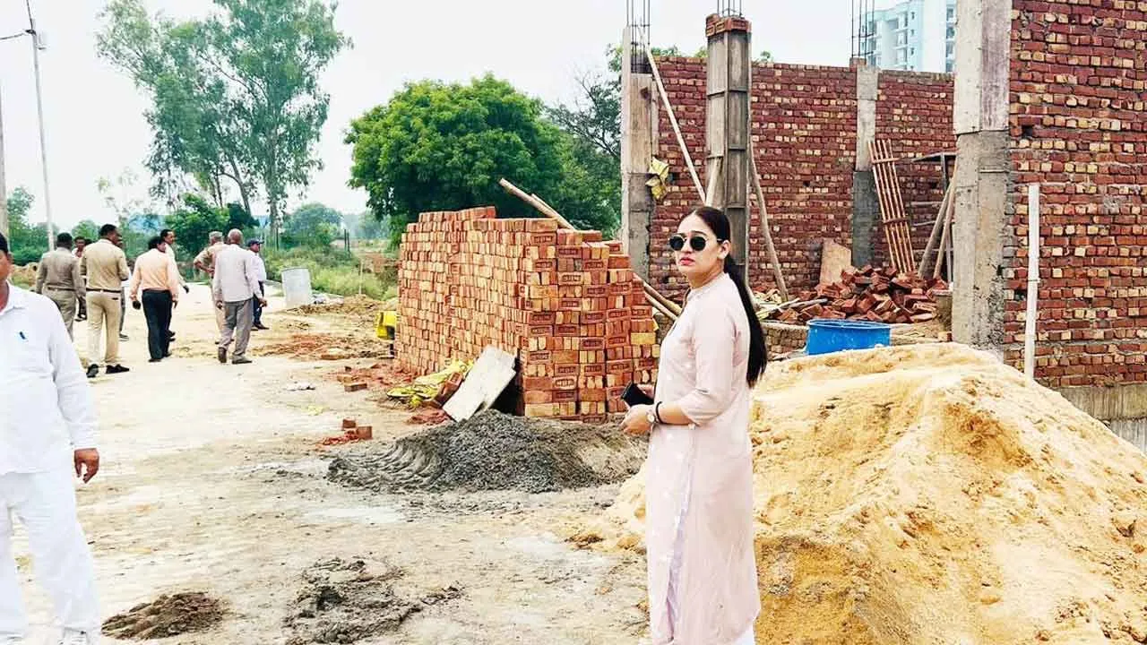 अधिकारी ख्याल रखें, कार्रवाई के बाद दोबारा अवैध निर्माण न हो: कनिका कौशिक