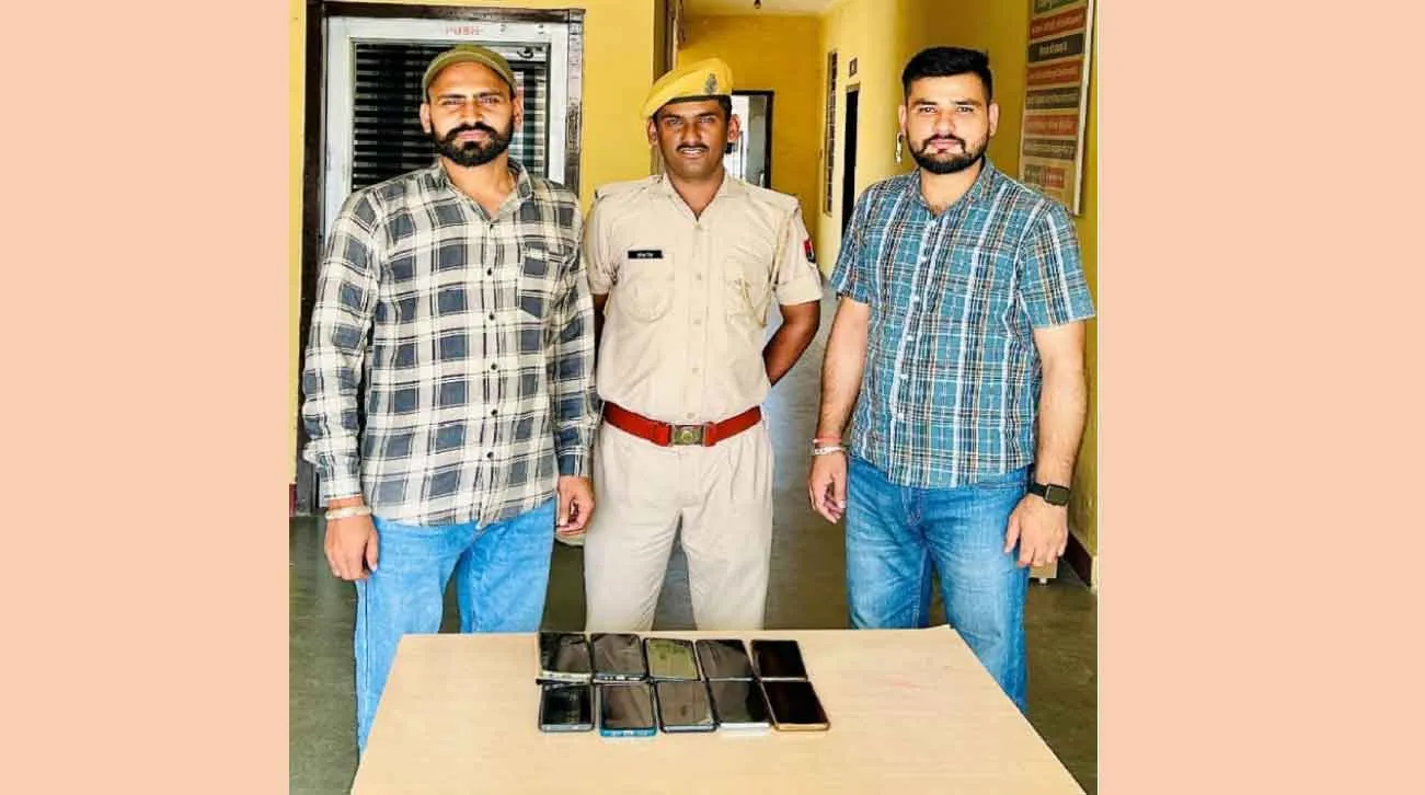 गोलूवाला पुलिस ने किए चोरी/गुम हुए 37 मोबाइल मालिकों के सुपुर्द
