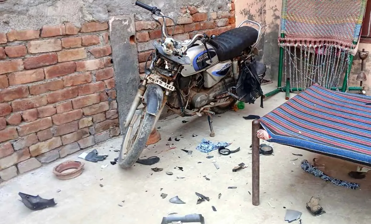 ओढां में युवकों ने धारदार हथियारों के बल पर मचाई दहशत, घर व मेडिकल में की तोडफ़ोड़,