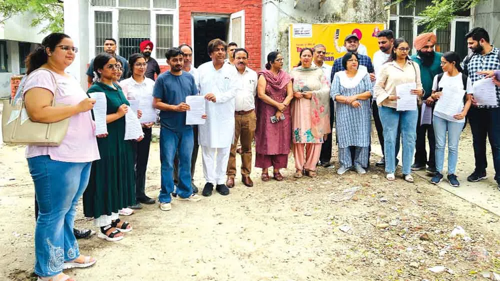 कैबिनेट मंत्री ने 18 डॉक्टरों को सौंपे नियुक्ति-पत्र