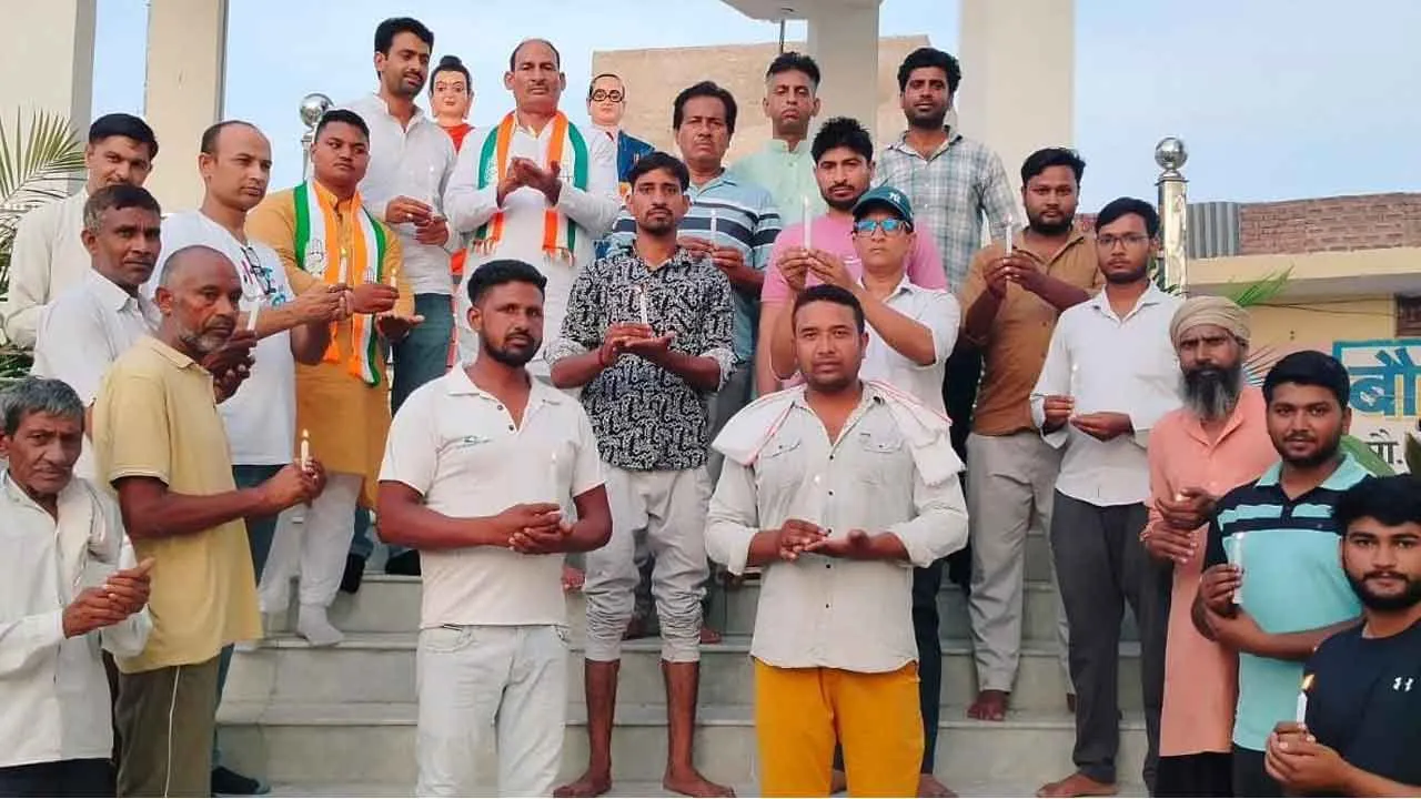 आतंकी हमले में शहीद जवानों को अर्पित की श्रद्धांजलि