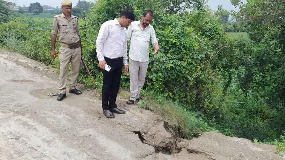 एसडीएम ने यमुना तटबंध का निरीक्षण करके दिए निर्देश