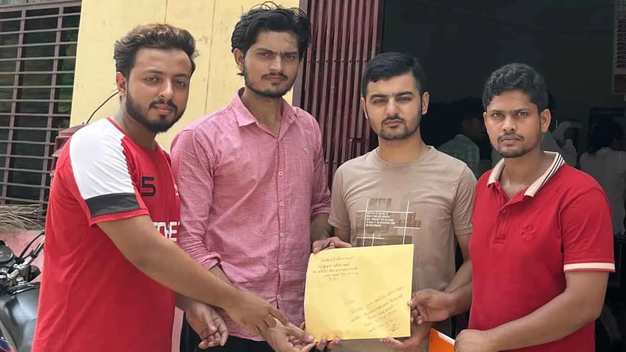 यमुना नदी पर पक्के घाट का निर्माण कराए जाने की मांग