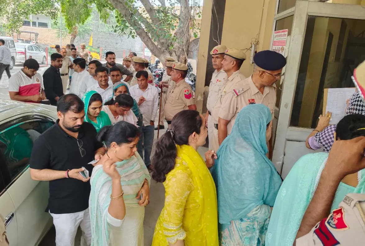 कैथल परिषद अविश्वास प्रस्ताव : 20 में से 17 पार्षद पहुंचे, अध्यक्ष रहे गैर हाजिर, वोटिंग संपन्न परिणाम पर रहेगी रोक