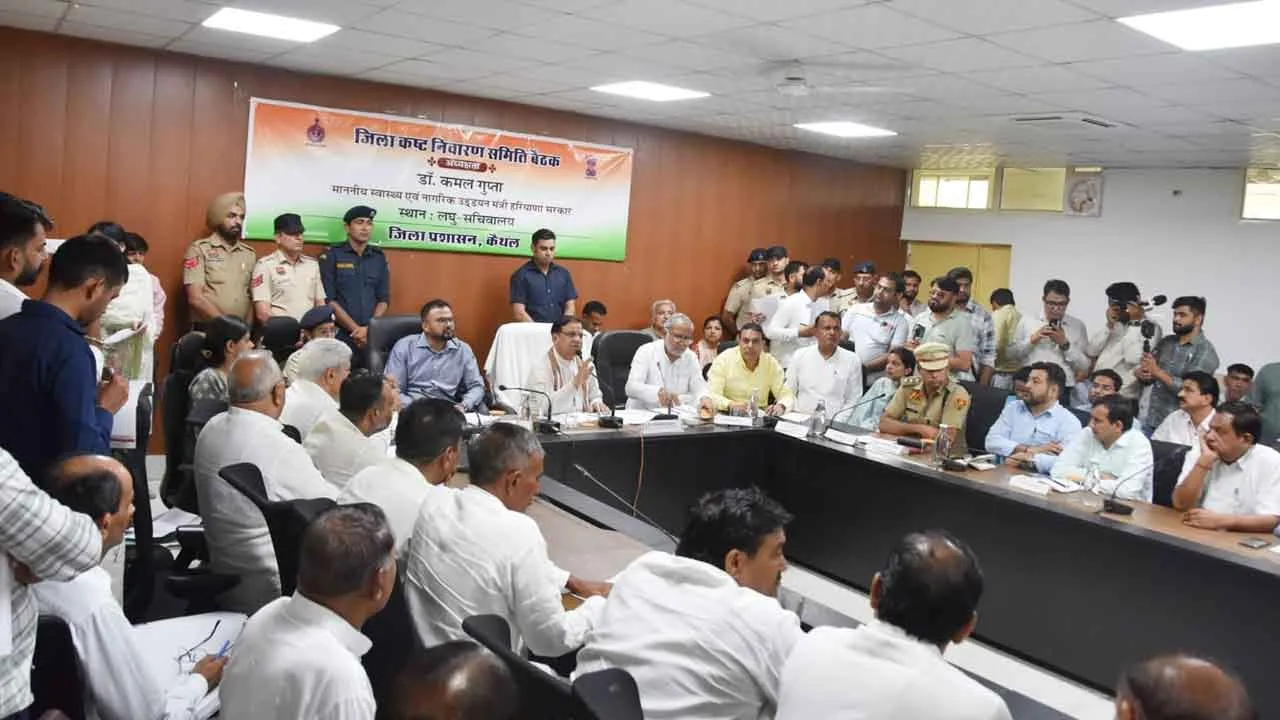 मीटिंग से नदारद दिखे अधिकारी तो एक्शन मोड में आये मंत्री, गैरहाजरी लगाकर वेतन काटने के दिए आदेश