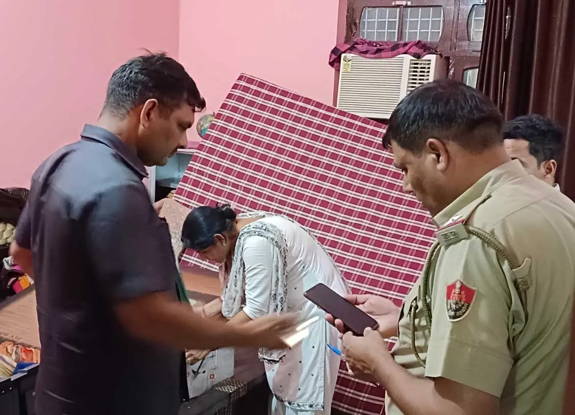 चोरों ने बंद मकान के कुंदे तोड़कर ,चोरी की वारदात को दिया अंजाम
