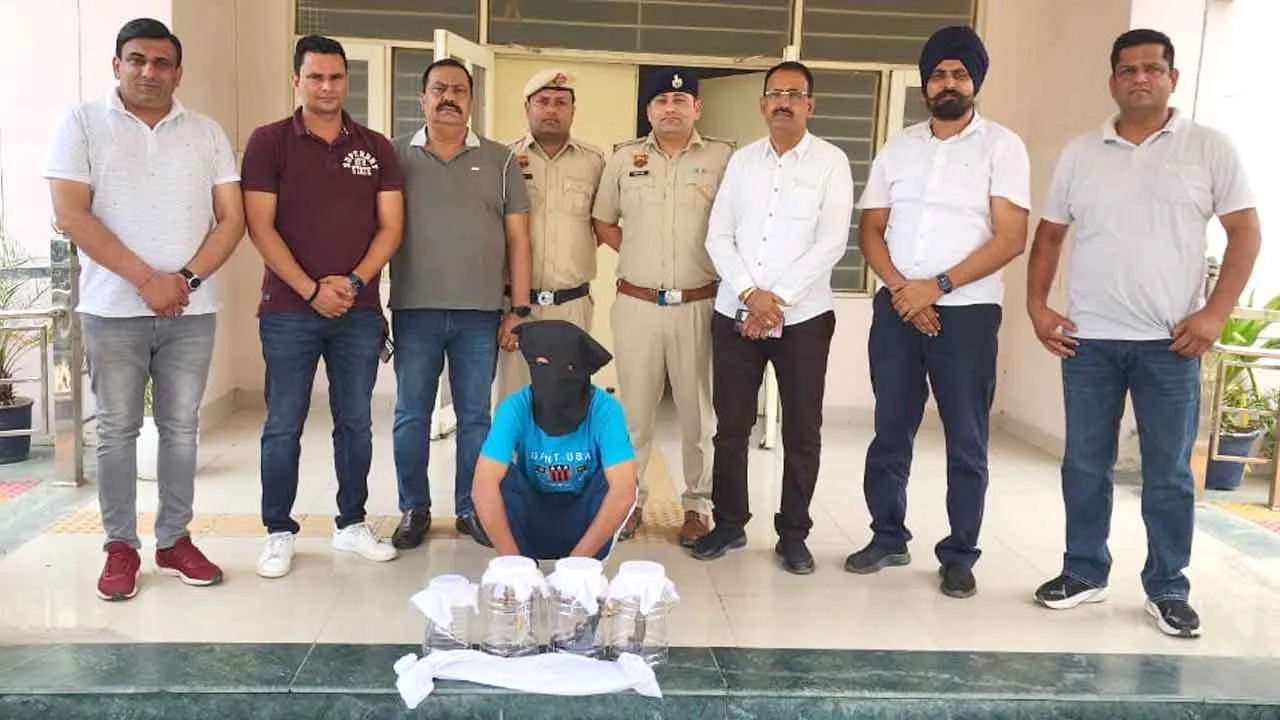 अवैध हथियारों के जखीरे के साथ आरोपी गिरफतार, करनाल व आसपास बेचने के लिए धार मध्यप्रदेश से लेकर आया था अवैध हथियारों की खेप