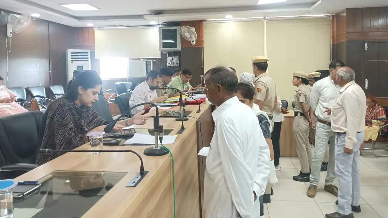 समाधान शिविर में आई 162 शिकायतों में से 13 शिकायतों का मौके पर किया समाधान