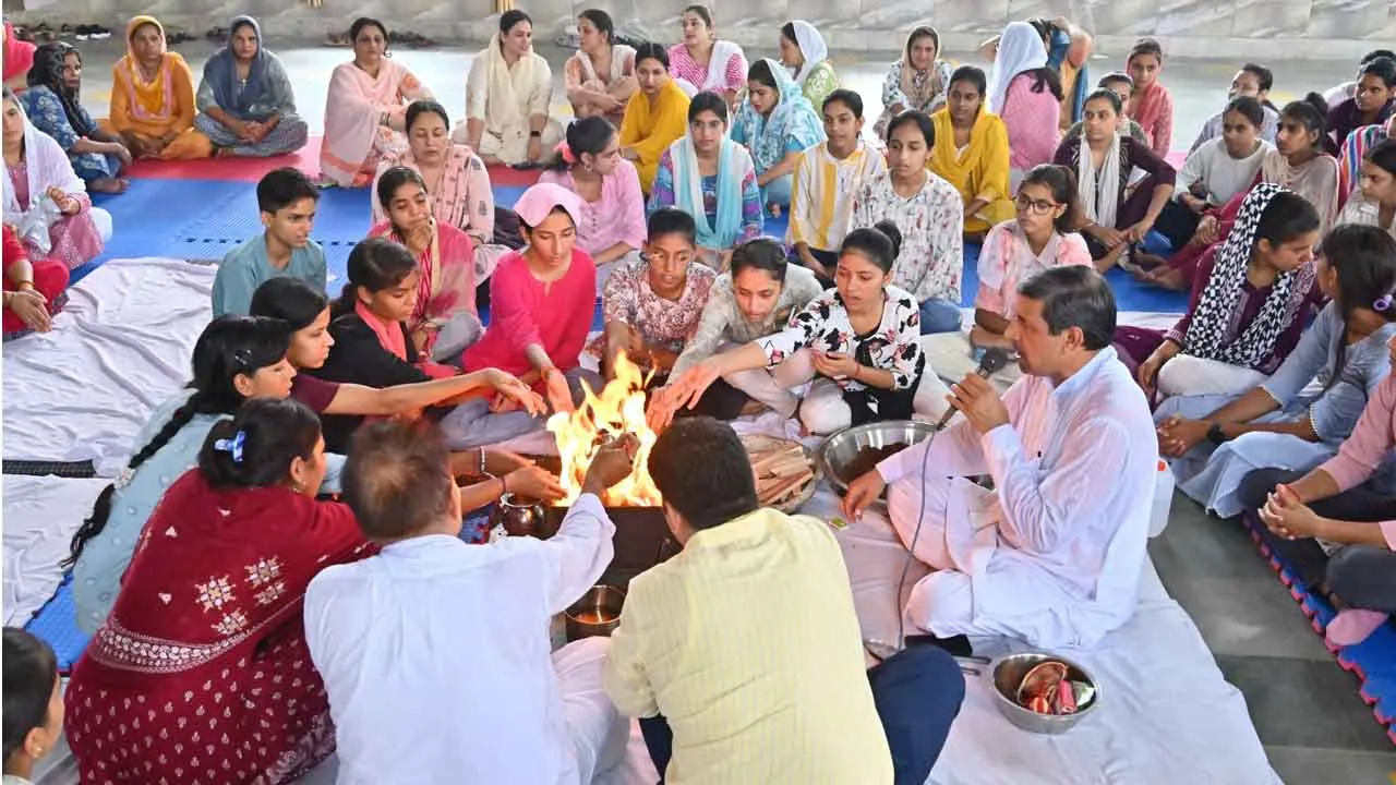 हवन यज्ञ कर कॉलेज के नए स्तर का शुभारंभ