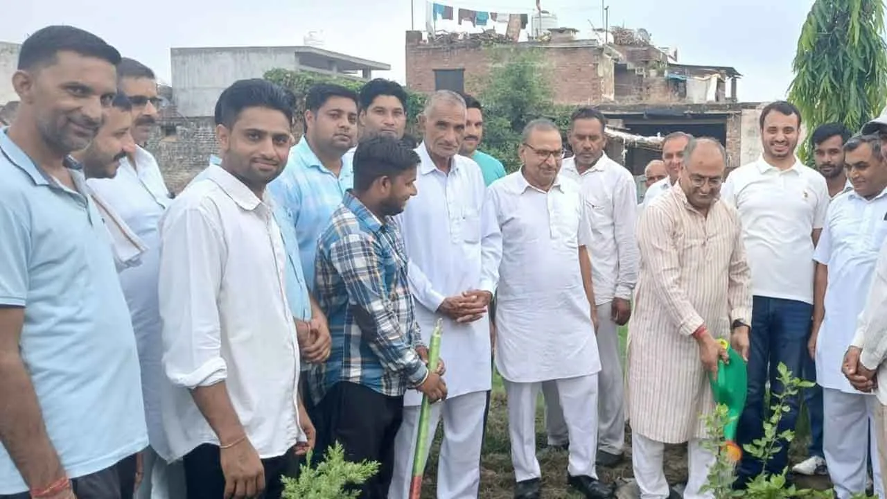 रक्तदान कर हम दूसरों का जीवन बचा सकते हैं: मुकेश गर्ग
