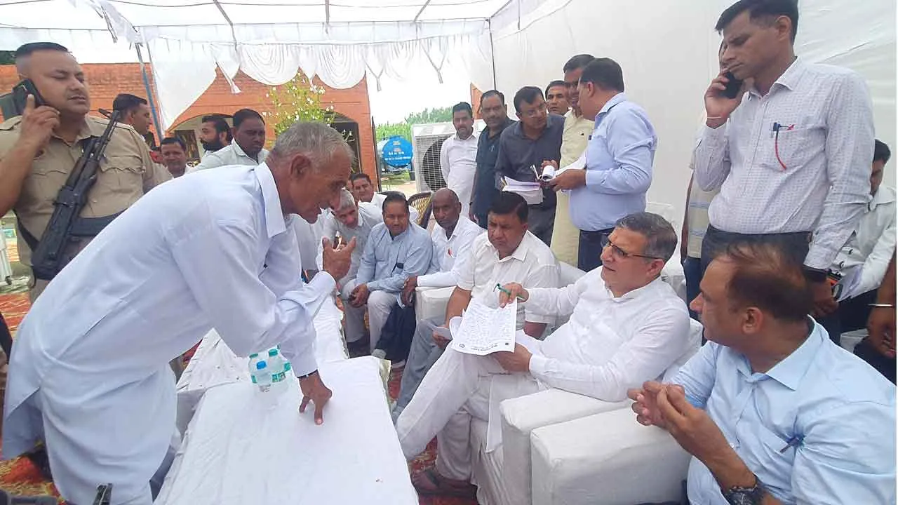 कृषि मंत्री कंवरपाल ने लगाया जनता दरबार, सुनी लोगों की समस्याएं