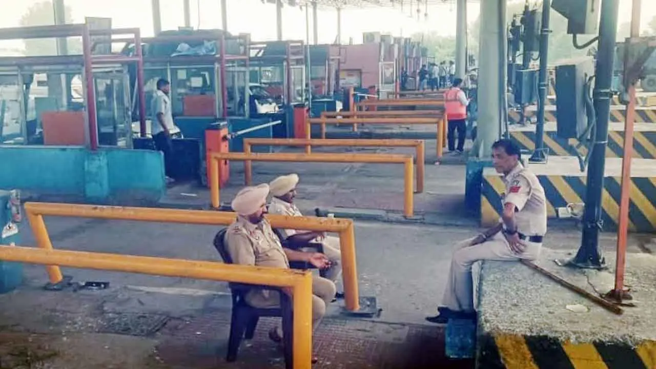 Toll Plaza: पुलिस की निगरानी में लाडोवाल टोल प्लाजा फिर शुरू