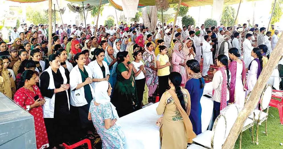 शाह सतनाम जी सार्वजनिक अस्पताल के 30वें स्थापना दिवस पर लगाया विशाल चिकित्सा शिविर