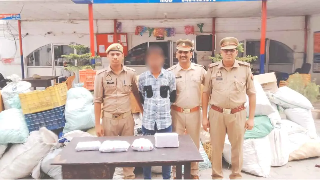 अबादी में चल रही अवैध पटाखा फैक्ट्री का भंडाफोड
