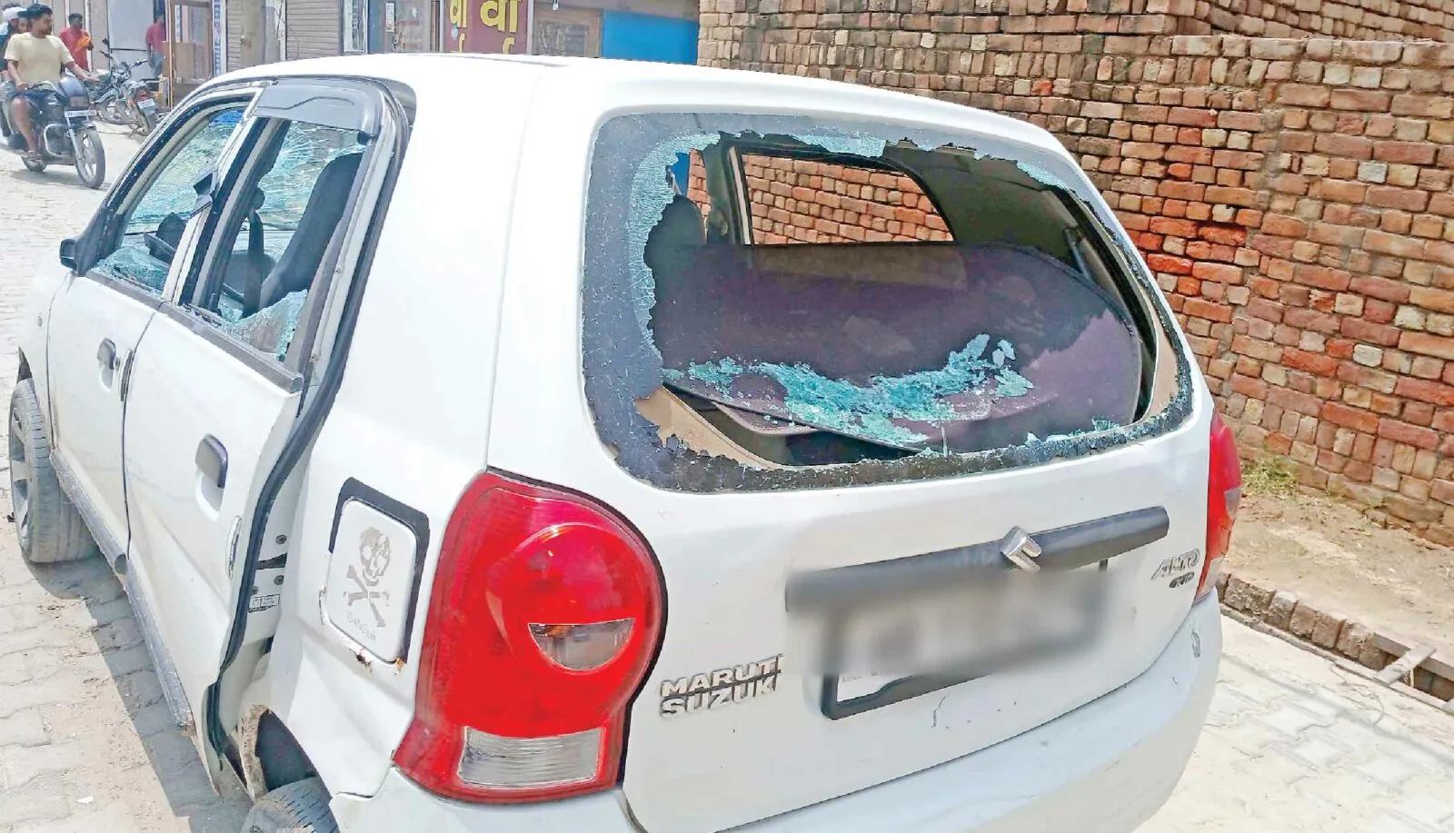 ओढां में कार सवार नकाबपोश युवकों के आतंक से फैली दहशत!