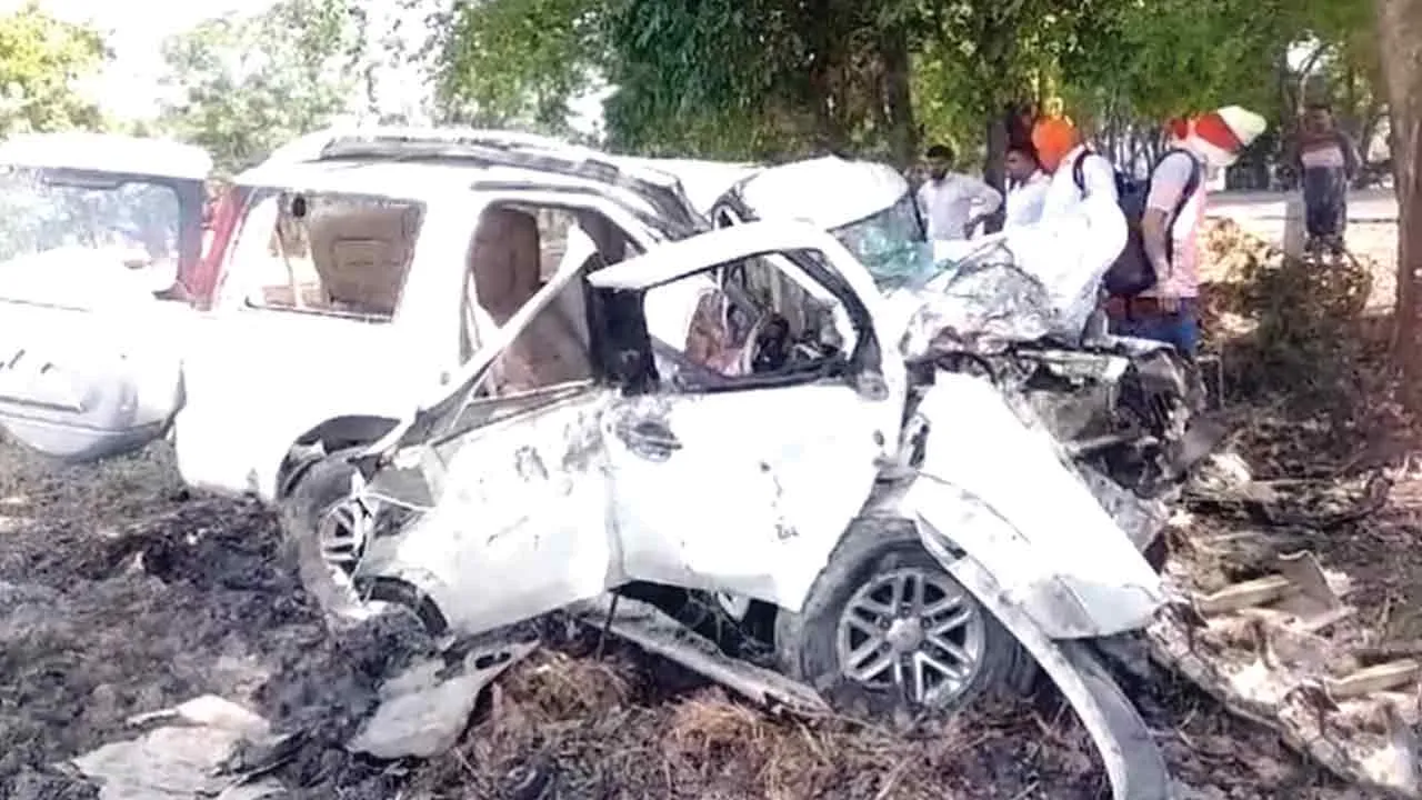 Bikaner Road Accident : भीषण सड़क हादसे में कार के उड़े परखच्चे, 2 बच्चों सहित 6 की मौत