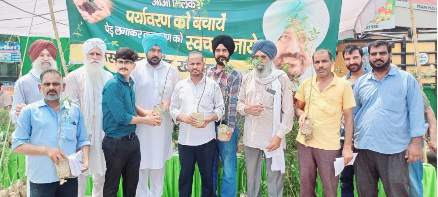 समाजसेवी डॉ. जसविंद्र खैहरा की ओर से मेन चौक पर लगाई पौधों की छबील, 6 हजार पौधे वितरित