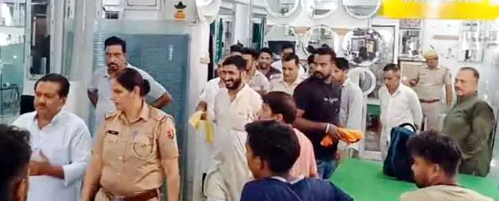 जबरन दुकानें खाली करवाने के प्रयास का आरोप