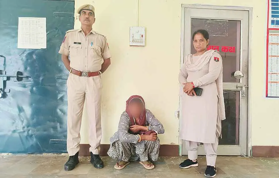 महिला सोने-चांदी की दुकान में कर रही थी ऐसा गैरकानूनी काम, गिरफ्तार!