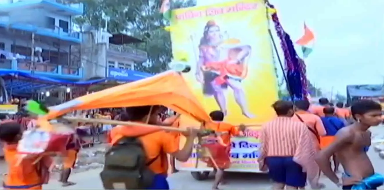 UP Kanwar Yatra Rule: उत्तर प्रदेश में कांवड़ यात्रा नियम से छिड़ा एक बड़ा विवाद!