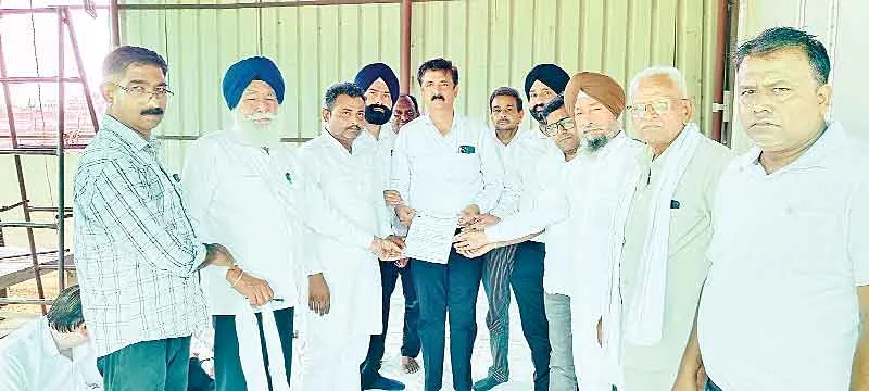 रानियां को उपमंडल बनाने की मांग, वकीलों ने शुरू किया धरना